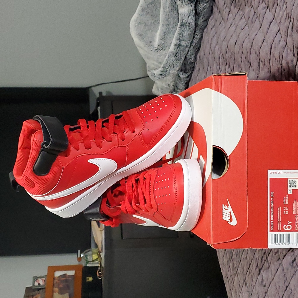 Nike Court Borough Mid 2 sz 6Y/Women's sz 8 velcro strap